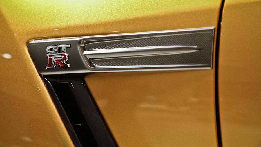  Nissan GT-R Gold by Usain Bolt 2012 года  (фото 5 из 12)